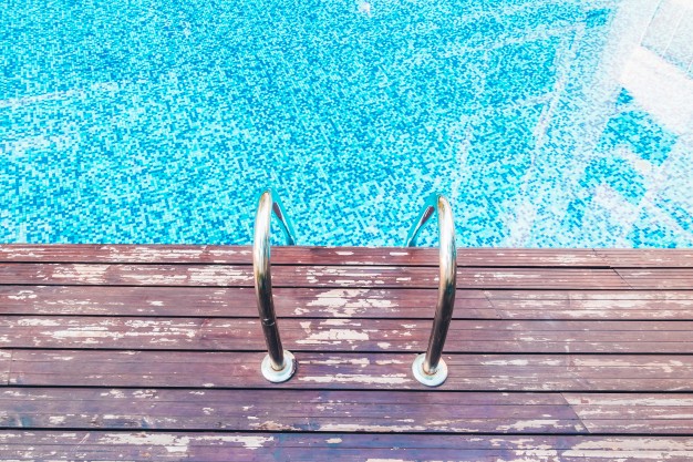 Los tipos de bordes de piscina más utilizados